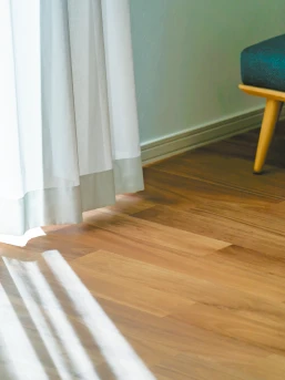 床面がジメジメしない